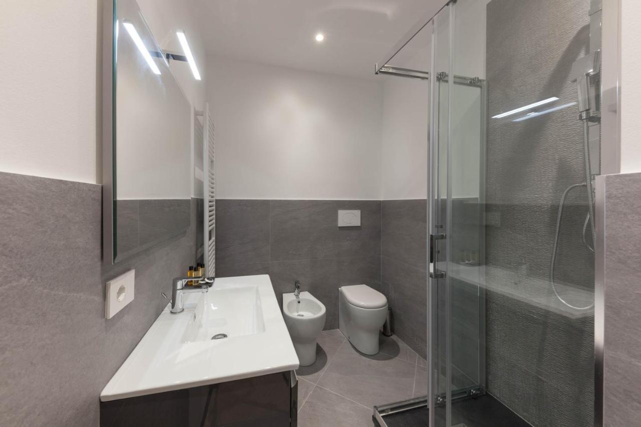 Teseo Apartments & Relax Genoa Bagian luar foto