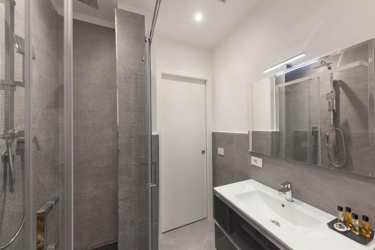 Teseo Apartments & Relax Genoa Bagian luar foto