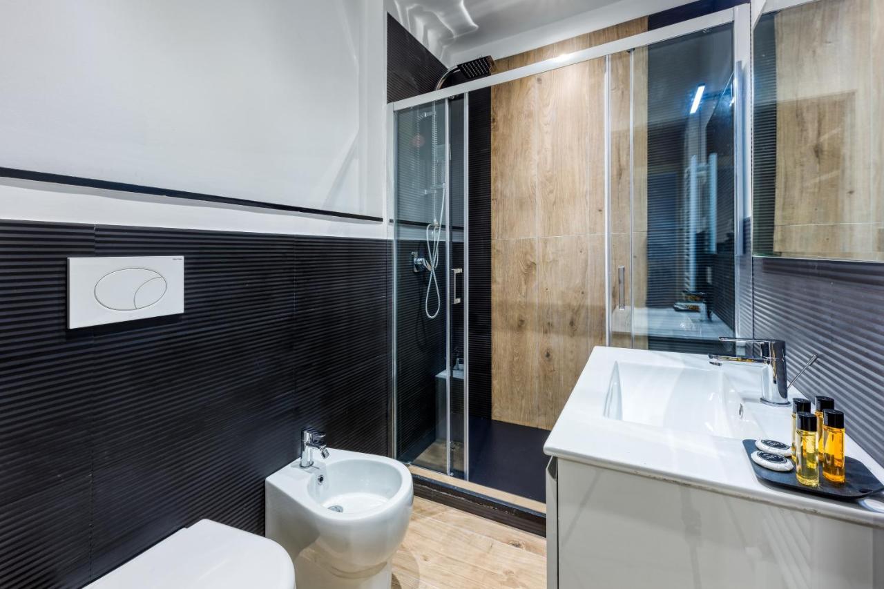 Teseo Apartments & Relax Genoa Bagian luar foto
