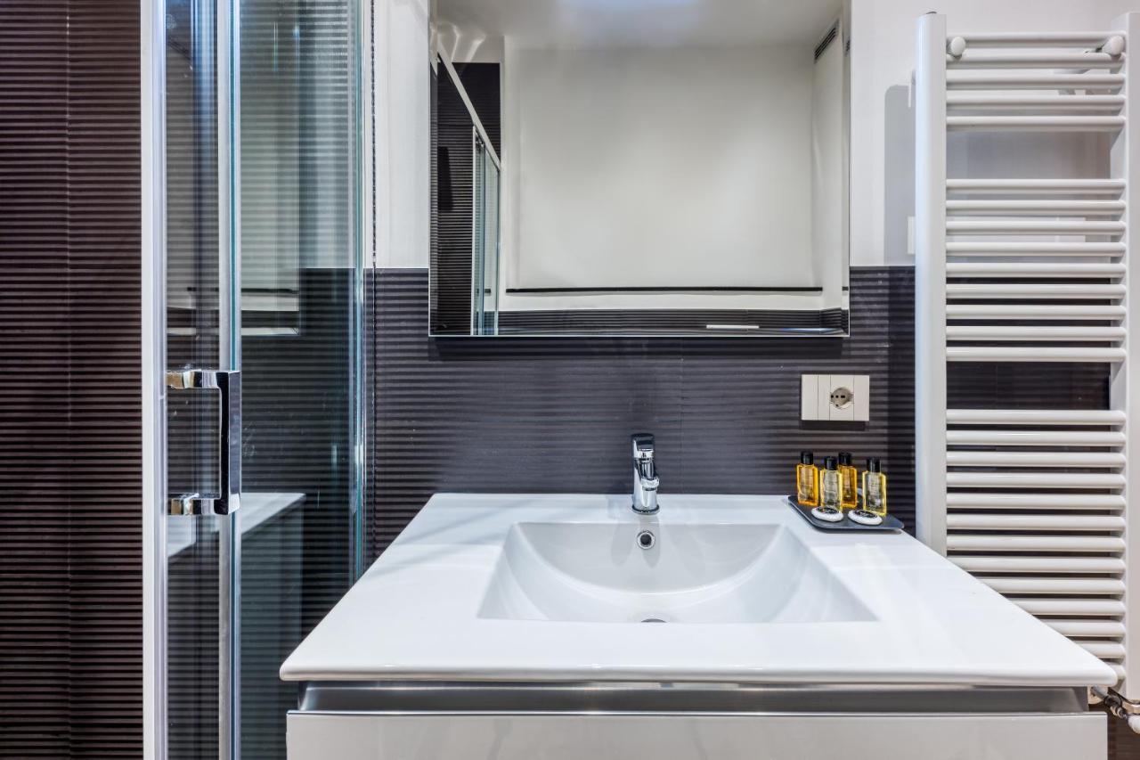 Teseo Apartments & Relax Genoa Bagian luar foto
